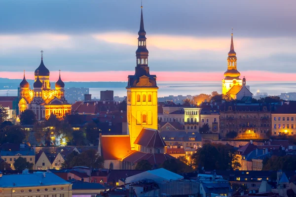 Vue de Tallinn la nuit . — Photo