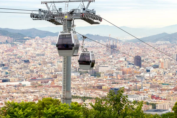 Barcelona. O teleférico para o topo da colina de Montjuic . — Fotografia de Stock