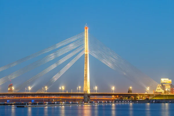 Riga. Kabel-blivet överbrygga. — Stockfoto