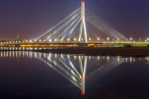 Riga. Kabel-blivet överbrygga. — Stockfoto