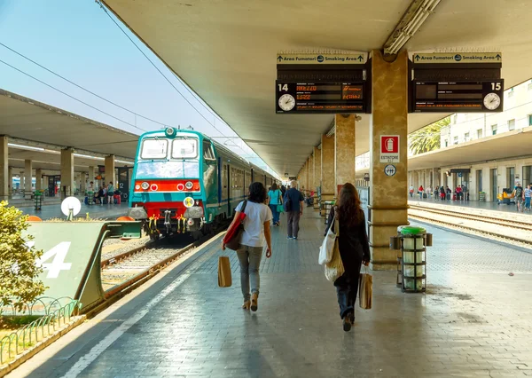 Florença. Estação Ferroviária . — Fotografia de Stock