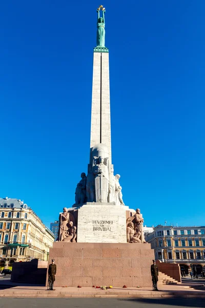 Riga. Bağımsızlık Meydanı anıt. — Stok fotoğraf