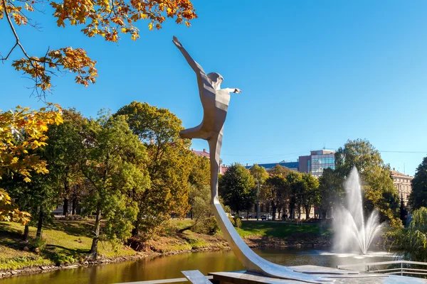 Riga. Monument Maris Liepa. — Stock Photo, Image