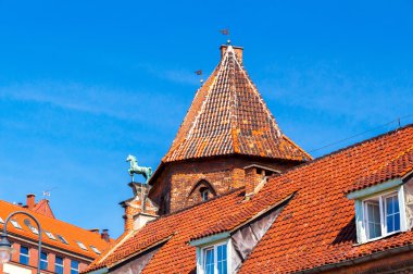 Gdansk. Çatıları eski evler.
