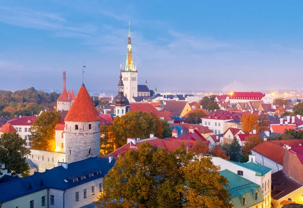 Tallinn. Vieille ville la nuit . — Photo