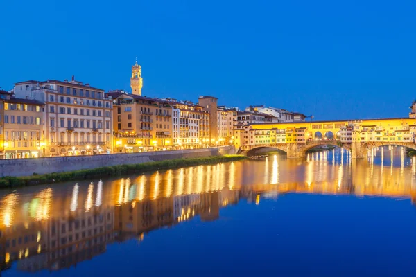 Florence. Ancient houses on the waterfront. — Stock Photo, Image