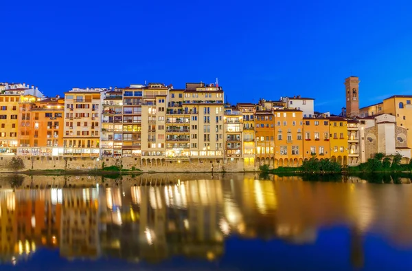 Florence. Ancient houses on the waterfront. — Stock Photo, Image