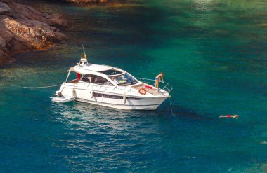 Tossa de Mar. turist Yüzme deniz.