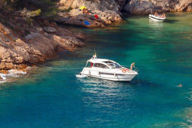 Tossa de Mar. turist Yüzme deniz.