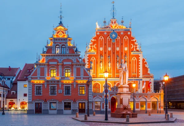 Riga. Piazza della città di notte . — Foto Stock