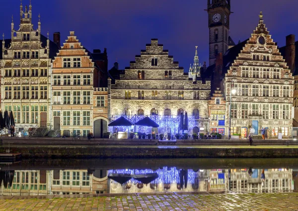 Gent. Pohled na staré město v noci. — Stock fotografie