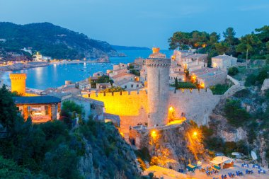 Tossa de Mar gece, Costa Brava, İspanya.