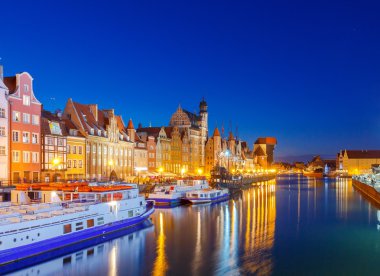 Gdansk. Geceleri Orta dolgu.