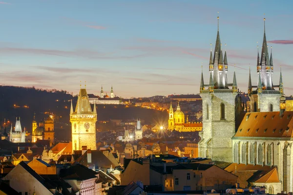 Praga. Vista de la ciudad al atardecer . — Foto de Stock