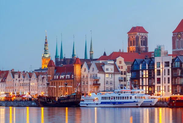 Gdansk. Terraplén central por la noche . — Foto de Stock