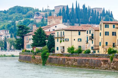 Verona. Cepheler eski evler.