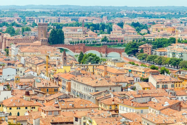 Blick auf Verona von oben. — Stockfoto