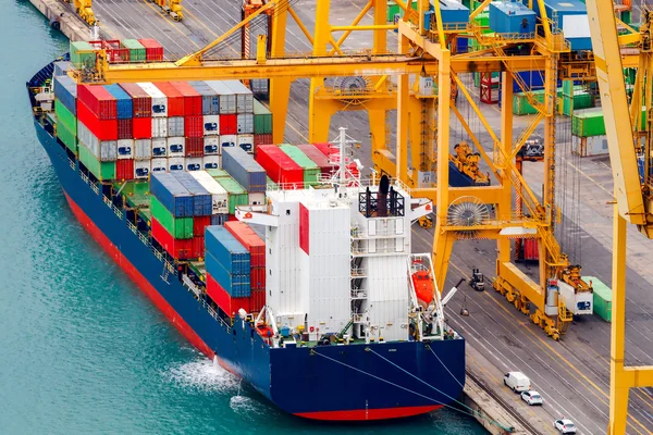 Barcelona. Kargo bağlantı noktası.