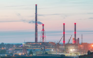 Geceleri Gdansk Tersanesi.