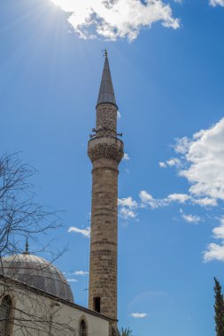 Güneş kapsayan Minare