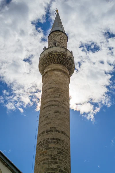 Minarete apuntando al cielo — Foto de Stock