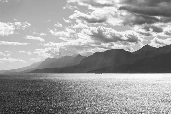 Vigas de luz en blanco y negro — Foto de Stock