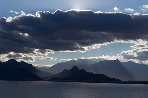 Nublado mediterráneo en Antalya — Foto de Stock