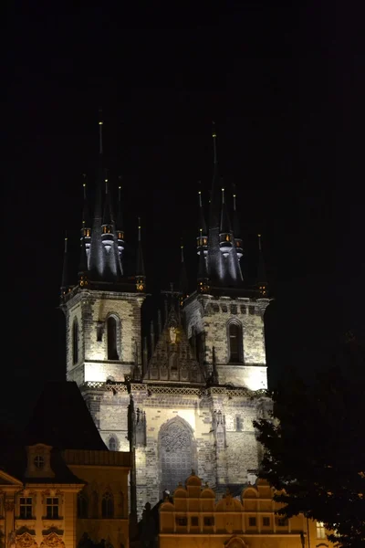 Kirche unserer Dame vor Tyn in der Nacht — Stockfoto