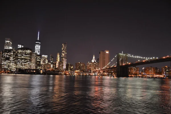 Puente de Brooklyn por la noche —  Fotos de Stock