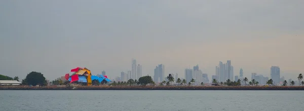 Die Skyline Panamas von einem Schiff aus — Stockfoto