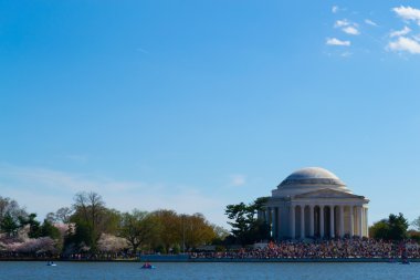 Thomas Jefferson Memorial insanlarla