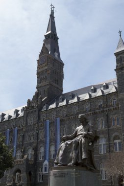 Georgetown Üniversitesi önünde oturan