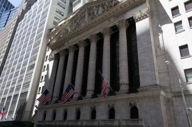 Borsa binasında bayrakları