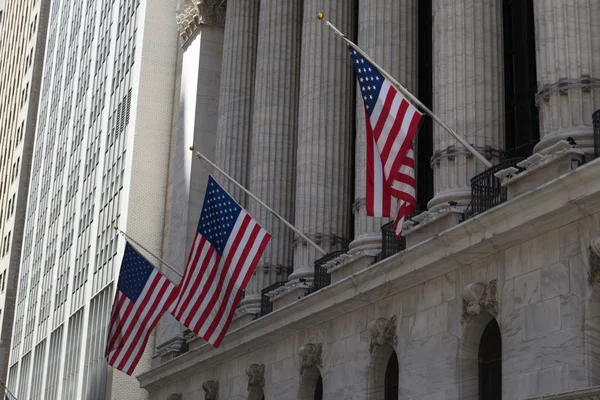 Amerikan bayrakları ve Menkul Kıymetler Borsası