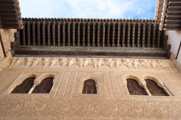 Felnézett az udvaron, az Alhambra — Stock Fotó