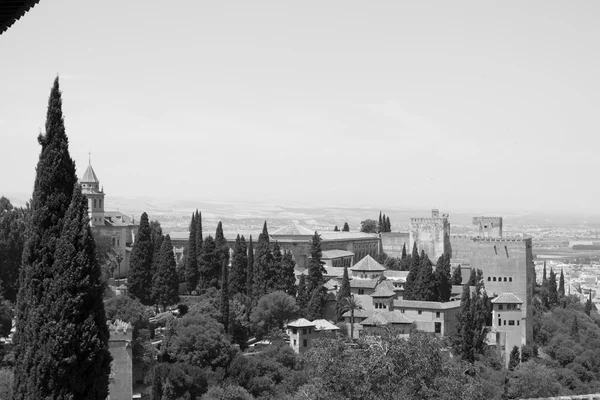 Alhambra en blanco y negro — Foto de Stock