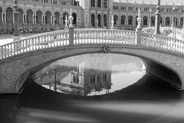 Black and white bridge at Spain Square — Stock Photo, Image