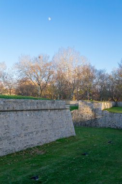 Duvarları üzerinde ay