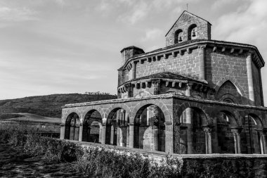 Eunate sabah siyah ve beyaz