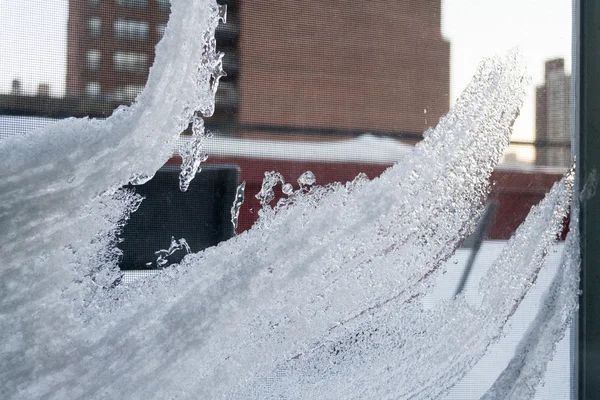 Eisfinger im Fenster — Stockfoto