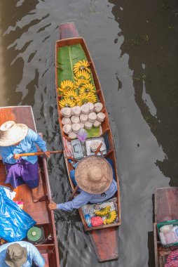 Ratchaburi, Tayland - 23 Temmuz: Damnoen Saduak yüzen Pazar 23 Temmuz 2011 itibariyle Üstten Görünüm