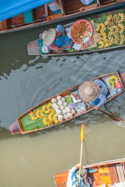 Ratchaburi, Tayland - 23 Temmuz: Damnoen Saduak yüzen Pazar 23 Temmuz 2011 itibariyle Üstten Görünüm