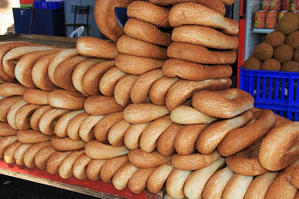 Pão de Bagel e Falafel em um mercado israelense — Fotografia de Stock