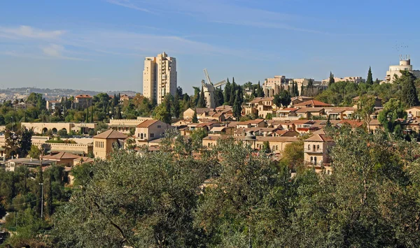 Barrio Yemin Moshe y Molino de viento Montefiore en Jerusalén, Israel — Foto de Stock