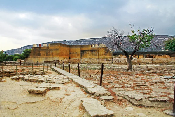 Wejście Pałacu Knossos Pobliżu Starej Studni Krecie Grecji Pobliżu Heraklionu — Zdjęcie stockowe