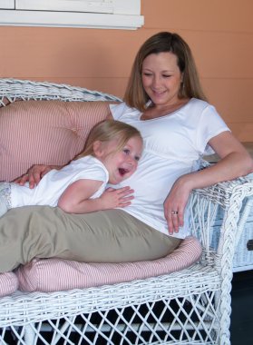 Hamile anne ile kızı