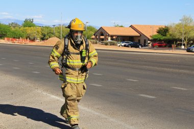 Firefighter eğitim koruyucu kıyafetli