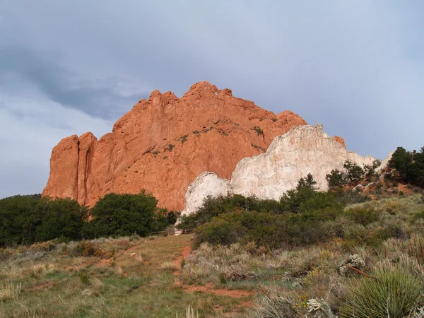 Beaux rochers rouges au Jardin des Dieux à Colorado Springs, Colorado — Photo