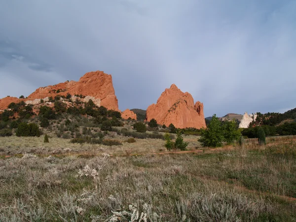 Beaux rochers rouges au Jardin des Dieux à Colorado Springs, Colorado — Photo