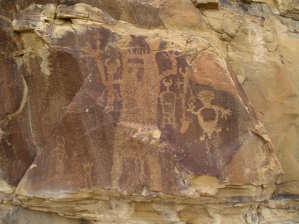 Petroglifi indiani consumati dalle intemperie nel Wyoming centrale vicino alle Termopoli . — Foto Stock